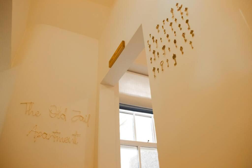 The Old Jail Apartment, إنفيراري المظهر الخارجي الصورة