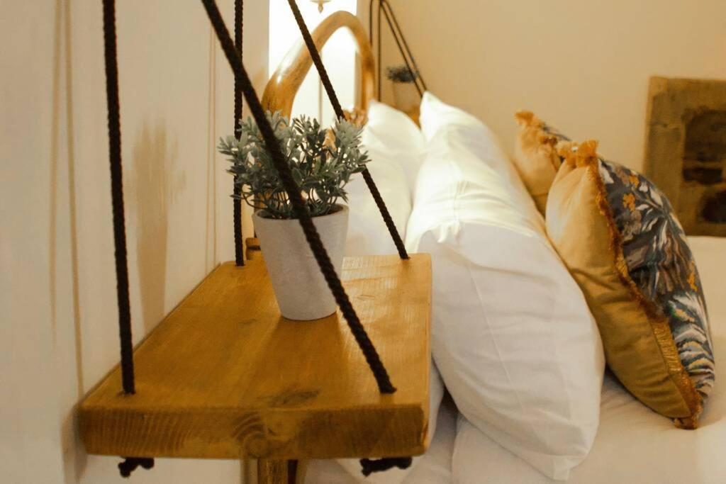 The Old Jail Apartment, إنفيراري المظهر الخارجي الصورة